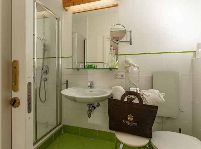 Badezimmer mit Dusche